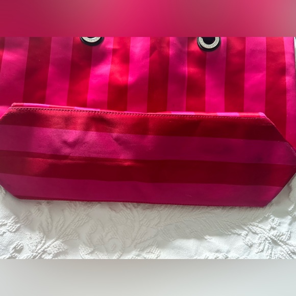 Large pink and red Victoria’s Secret tote bag with black handles - Picture 5 of 5
